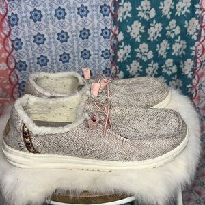 Hey Dude Women's Beige Fleece-Lined Slippers